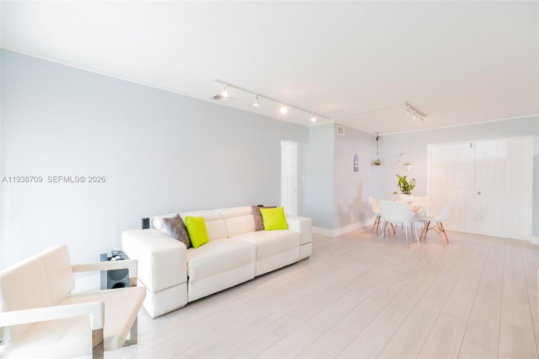 For Sale: $450,000 (3 beds, 2 baths, 1258 Square Feet)