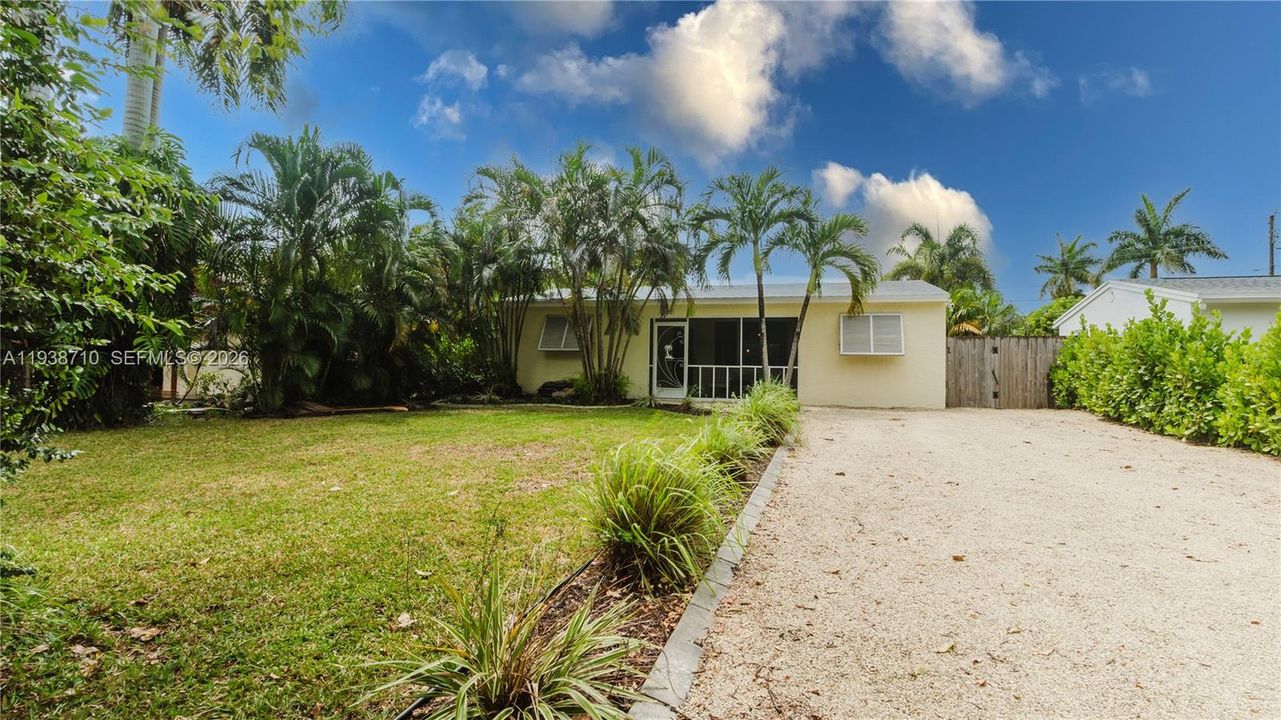 待售: $499,999 (2 贝兹, 1 浴室, 1098 平方英尺)