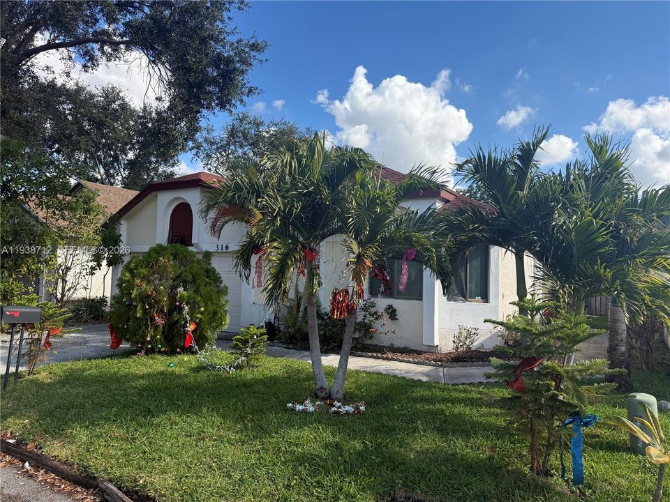 На продажу: $470,000 (3 спален, 2 ванн, 1326 Квадратных фут)