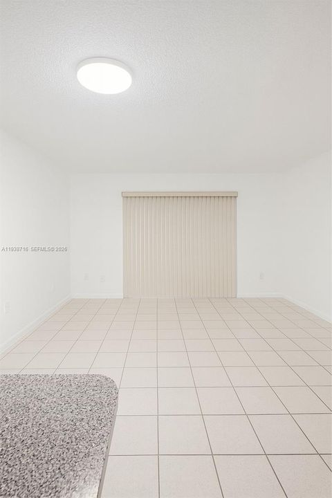 待售: $290,000 (2 贝兹, 2 浴室, 965 平方英尺)