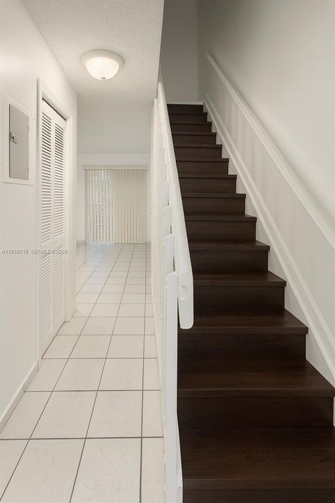 待售: $290,000 (2 贝兹, 2 浴室, 965 平方英尺)