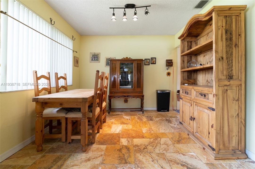 待售: $555,000 (3 贝兹, 2 浴室, 1418 平方英尺)