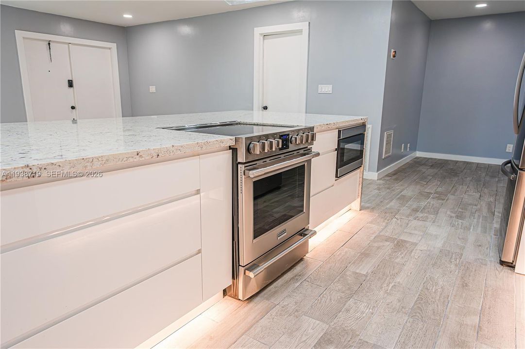 出租: $4,400 (4 贝兹, 3 浴室, 1794 平方英尺)