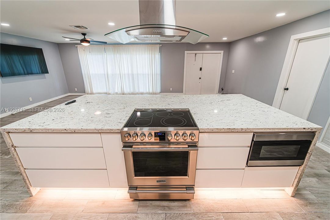 出租: $4,400 (4 贝兹, 3 浴室, 1794 平方英尺)