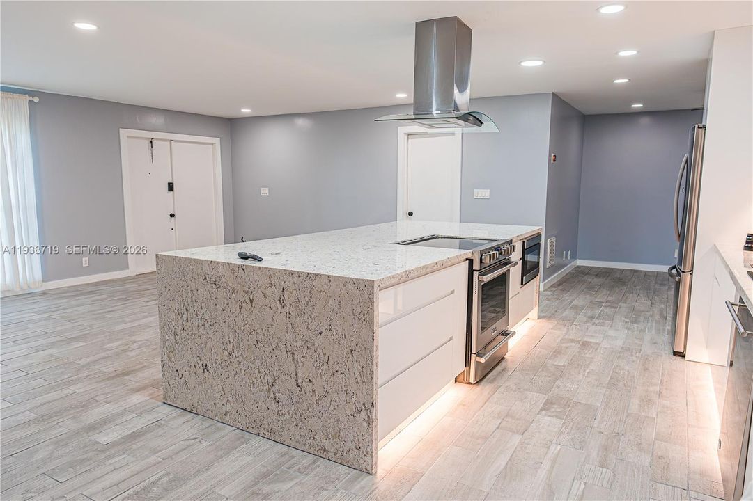 出租: $4,400 (4 贝兹, 3 浴室, 1794 平方英尺)