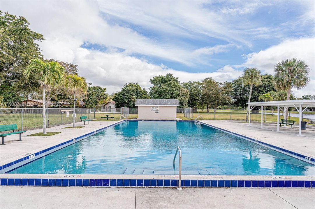 出租: $4,400 (4 贝兹, 3 浴室, 1794 平方英尺)