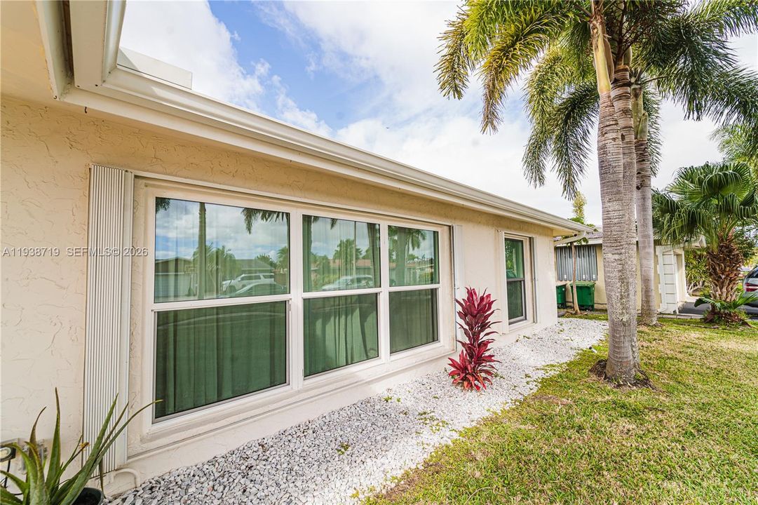 出租: $4,400 (4 贝兹, 3 浴室, 1794 平方英尺)