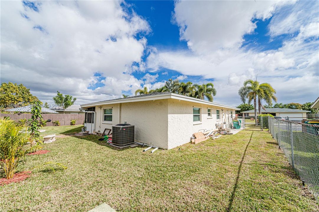 出租: $4,400 (4 贝兹, 3 浴室, 1794 平方英尺)