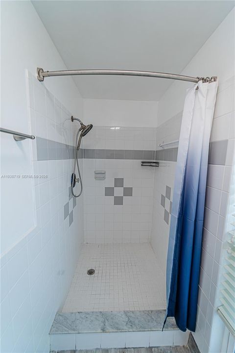 出租: $4,400 (4 贝兹, 3 浴室, 1794 平方英尺)