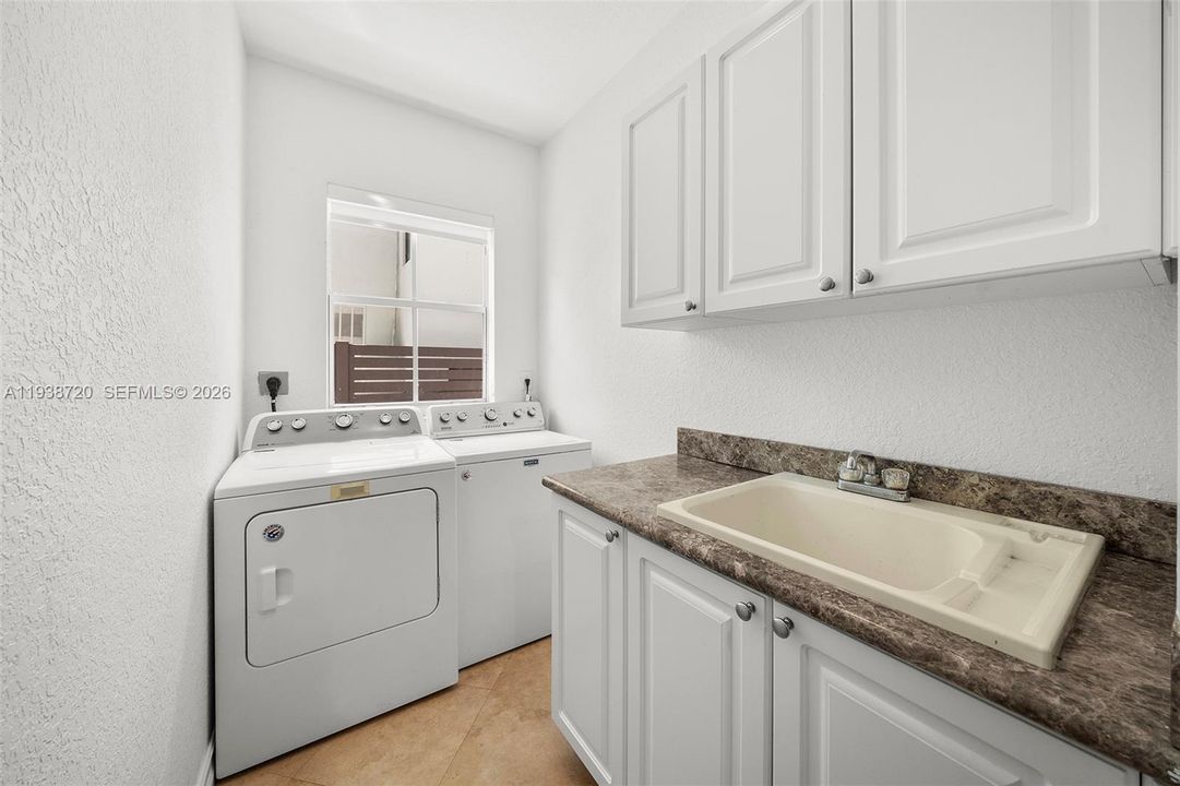 For Sale: $3,100,000 (5 beds, 4 baths, 3439 Square Feet)