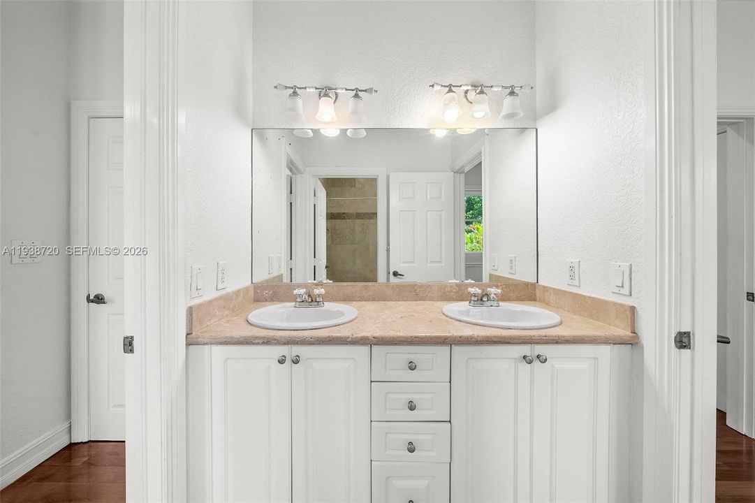 For Sale: $3,100,000 (5 beds, 4 baths, 3439 Square Feet)