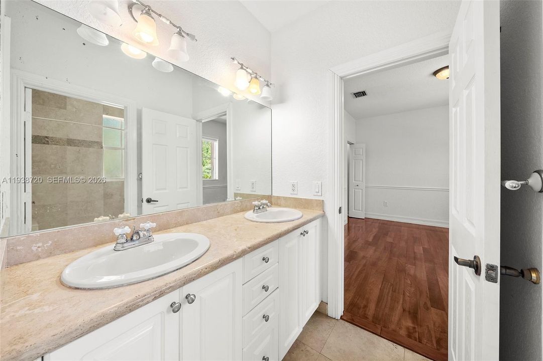 For Sale: $3,100,000 (5 beds, 4 baths, 3439 Square Feet)