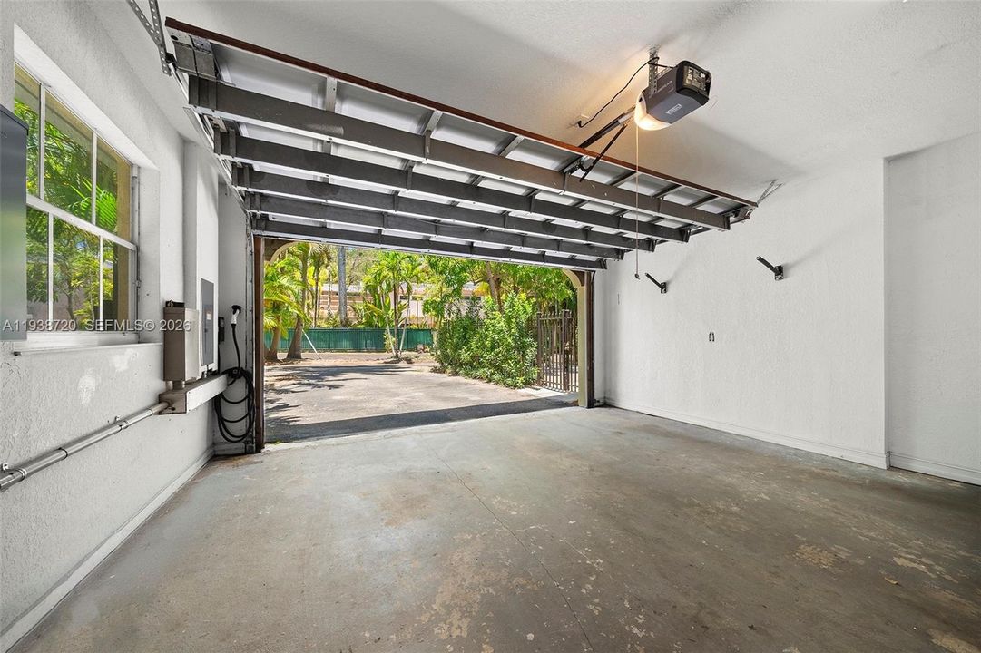 For Sale: $3,100,000 (5 beds, 4 baths, 3439 Square Feet)