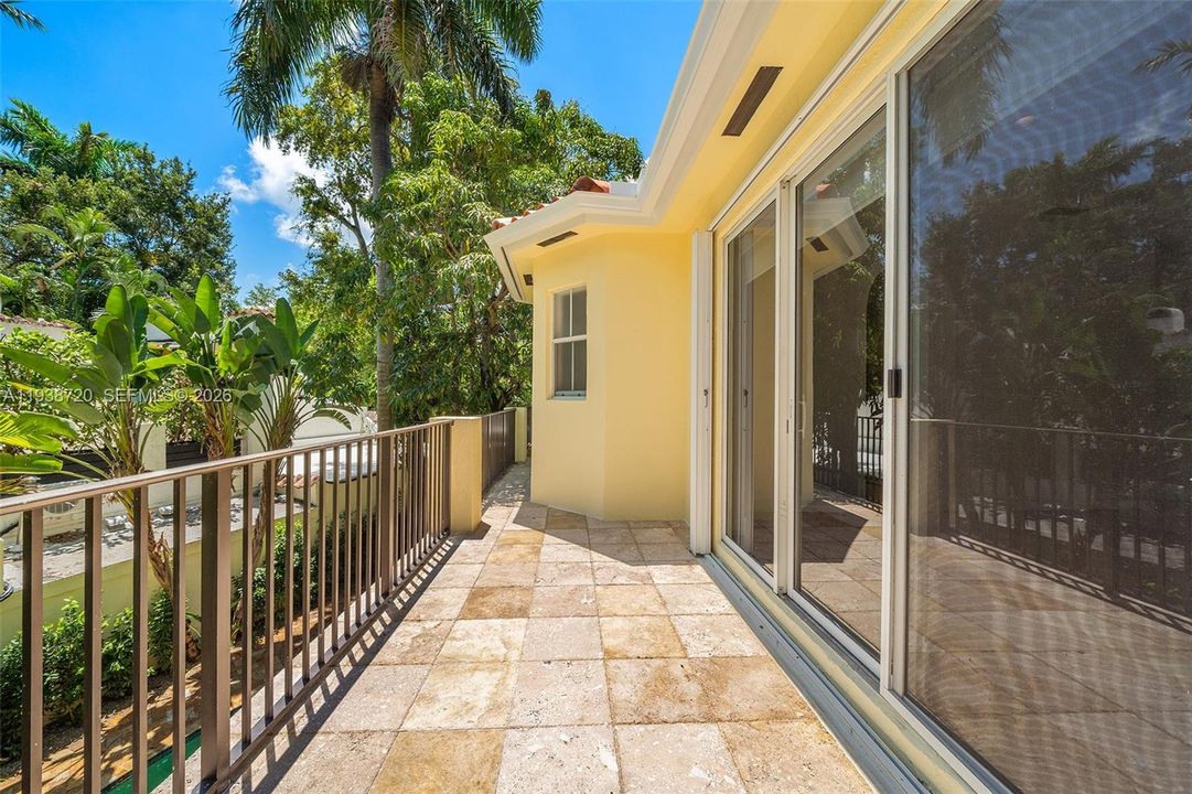 For Sale: $3,100,000 (5 beds, 4 baths, 3439 Square Feet)