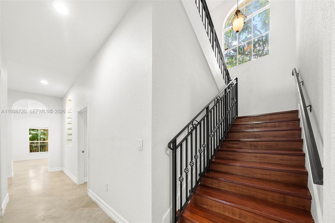 For Sale: $3,100,000 (5 beds, 4 baths, 3439 Square Feet)