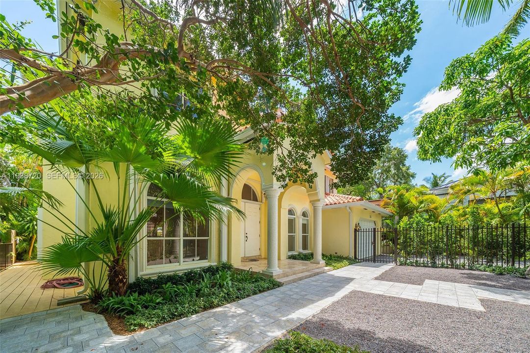 For Sale: $3,100,000 (5 beds, 4 baths, 3439 Square Feet)