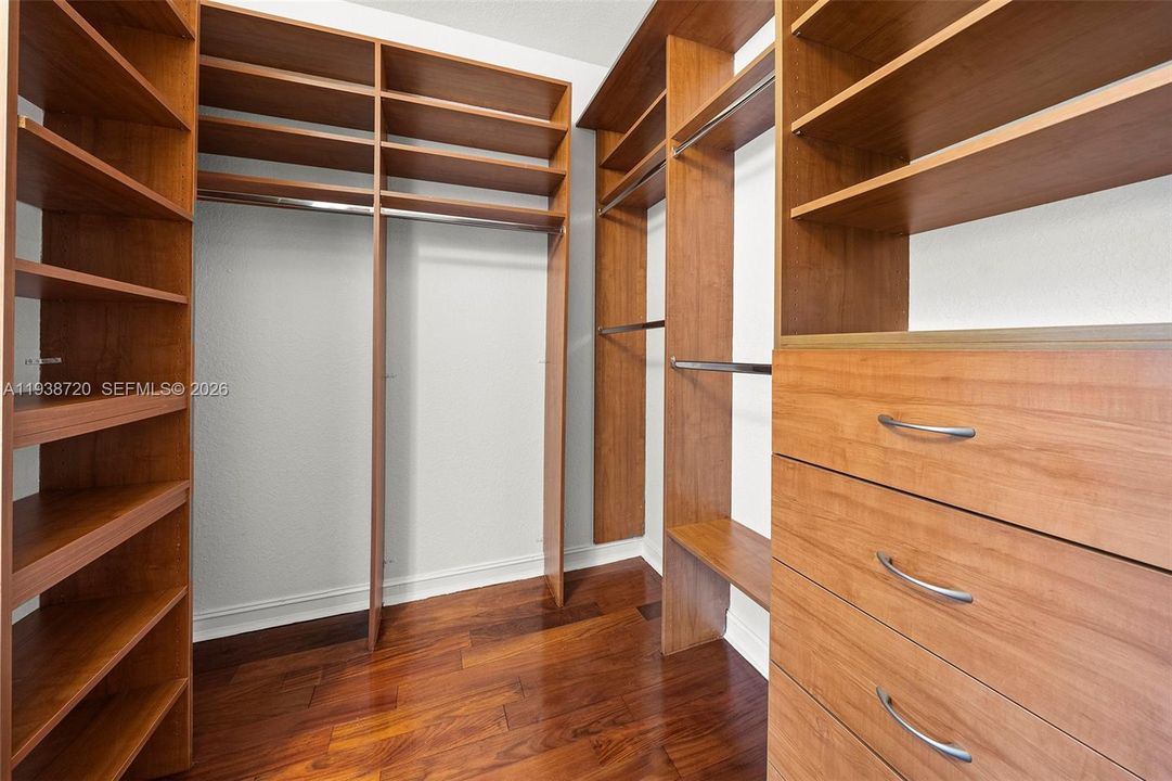 For Sale: $3,100,000 (5 beds, 4 baths, 3439 Square Feet)