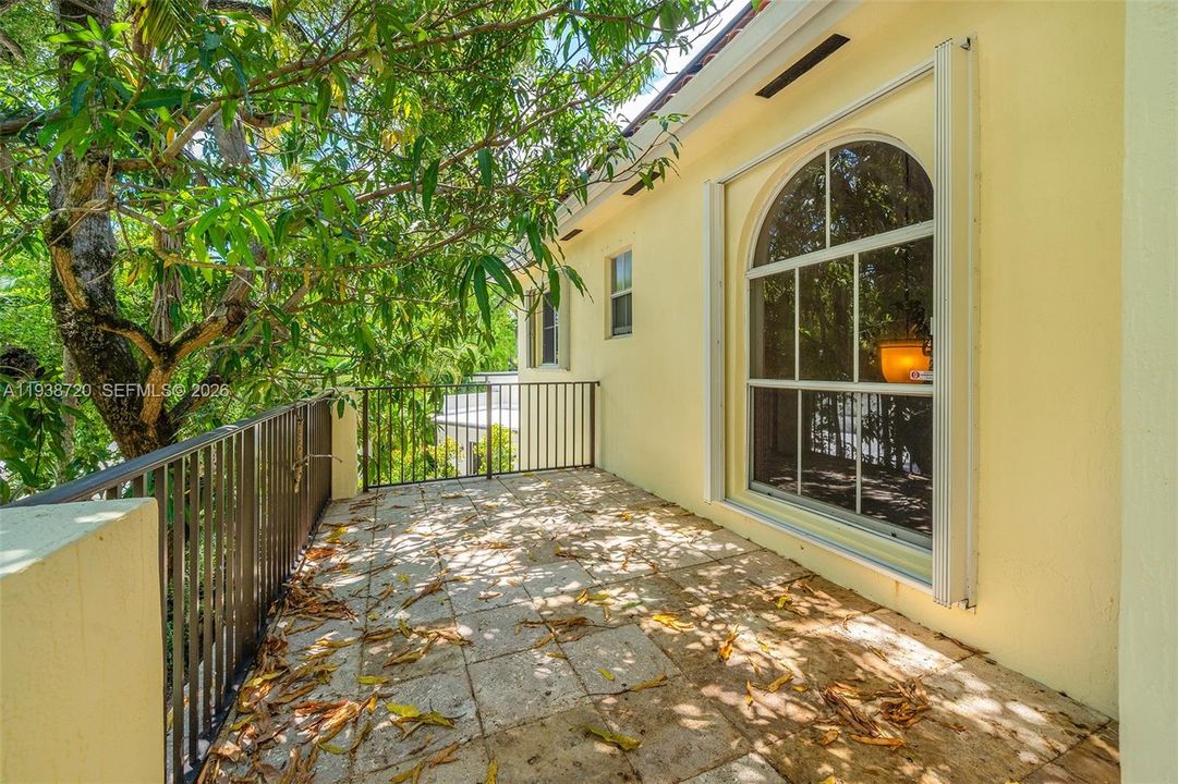 For Sale: $3,100,000 (5 beds, 4 baths, 3439 Square Feet)