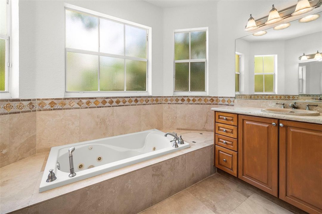 For Sale: $3,100,000 (5 beds, 4 baths, 3439 Square Feet)