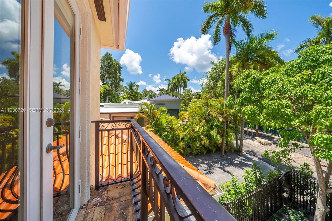 For Sale: $3,100,000 (5 beds, 4 baths, 3439 Square Feet)