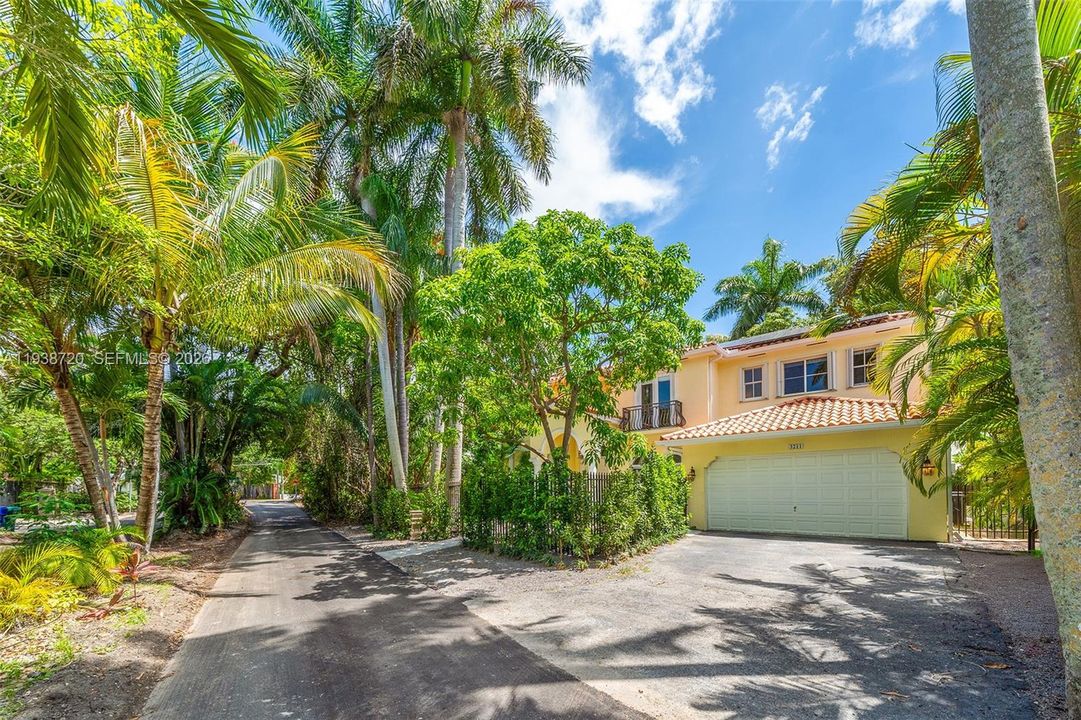 For Sale: $3,100,000 (5 beds, 4 baths, 3439 Square Feet)