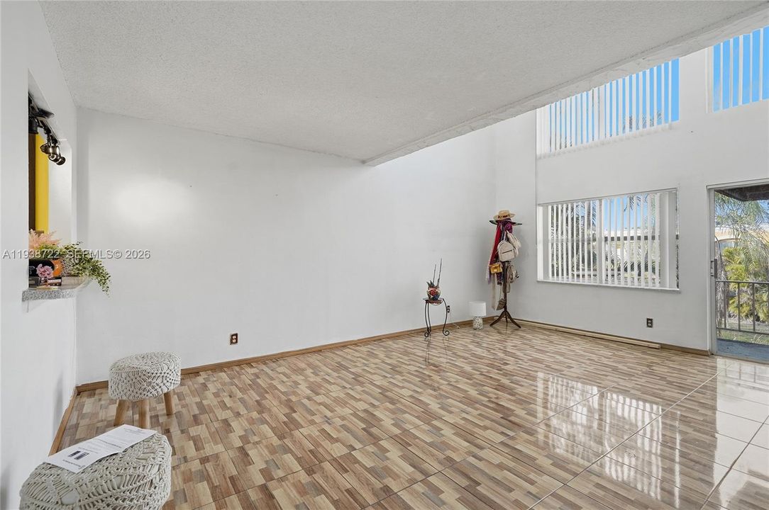 Activo con contrato: $135,000 (1 camas, 1 baños, 982 Pies cuadrados)