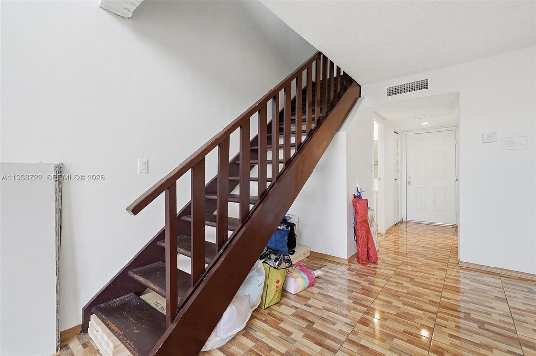 Activo con contrato: $135,000 (1 camas, 1 baños, 982 Pies cuadrados)