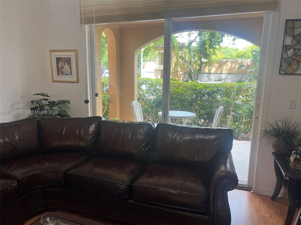 待售: $400,000 (2 贝兹, 2 浴室, 1180 平方英尺)