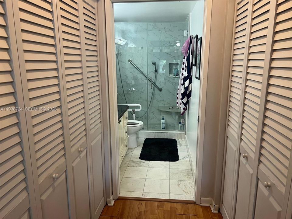 待售: $400,000 (2 贝兹, 2 浴室, 1180 平方英尺)