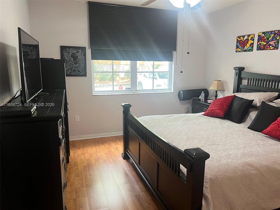 待售: $400,000 (2 贝兹, 2 浴室, 1180 平方英尺)