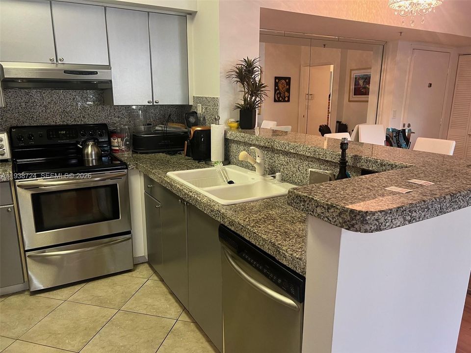 待售: $400,000 (2 贝兹, 2 浴室, 1180 平方英尺)