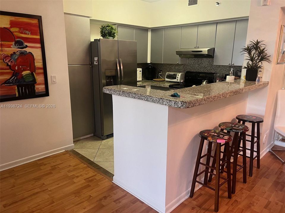 待售: $400,000 (2 贝兹, 2 浴室, 1180 平方英尺)