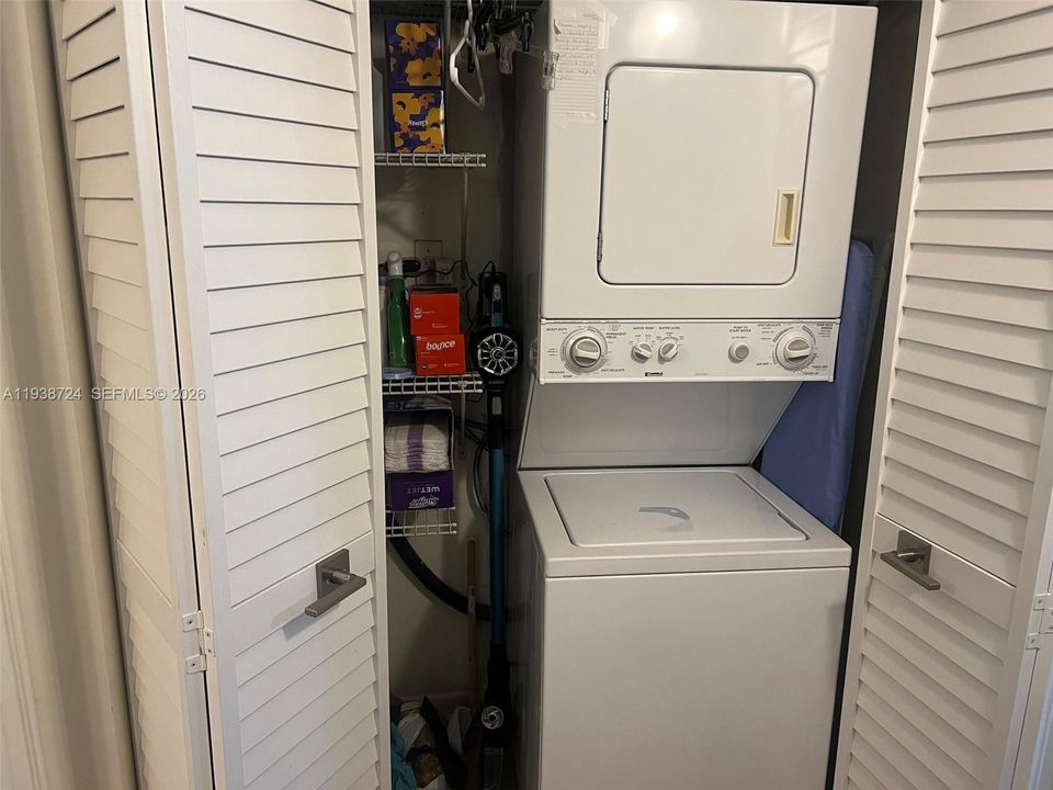 待售: $400,000 (2 贝兹, 2 浴室, 1180 平方英尺)