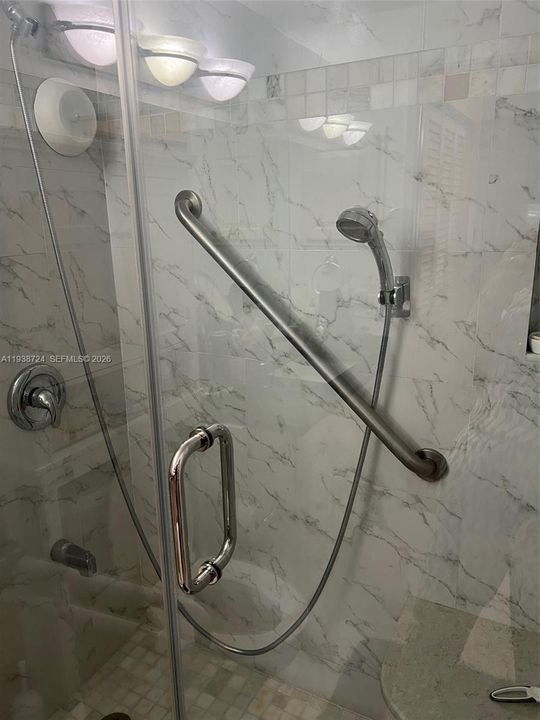 待售: $400,000 (2 贝兹, 2 浴室, 1180 平方英尺)