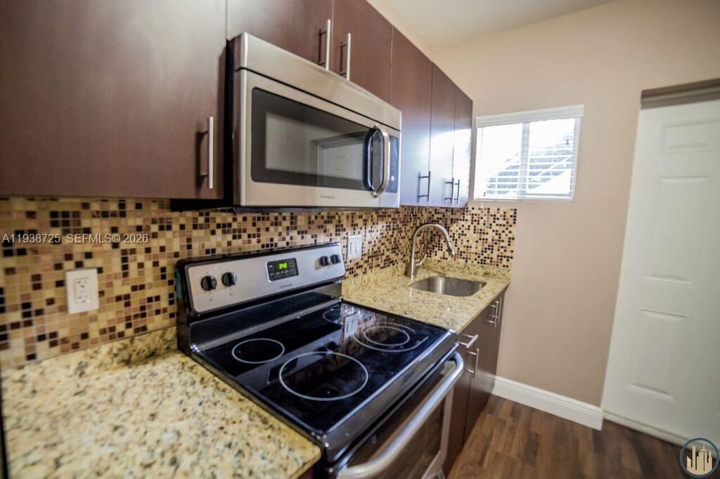 出租: $1,725 (1 贝兹, 1 浴室, 450 平方英尺)