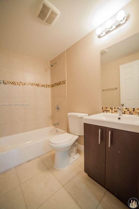 出租: $1,725 (1 贝兹, 1 浴室, 450 平方英尺)