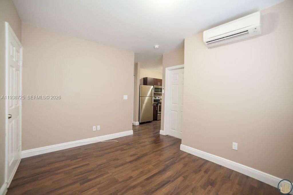 出租: $1,725 (1 贝兹, 1 浴室, 450 平方英尺)