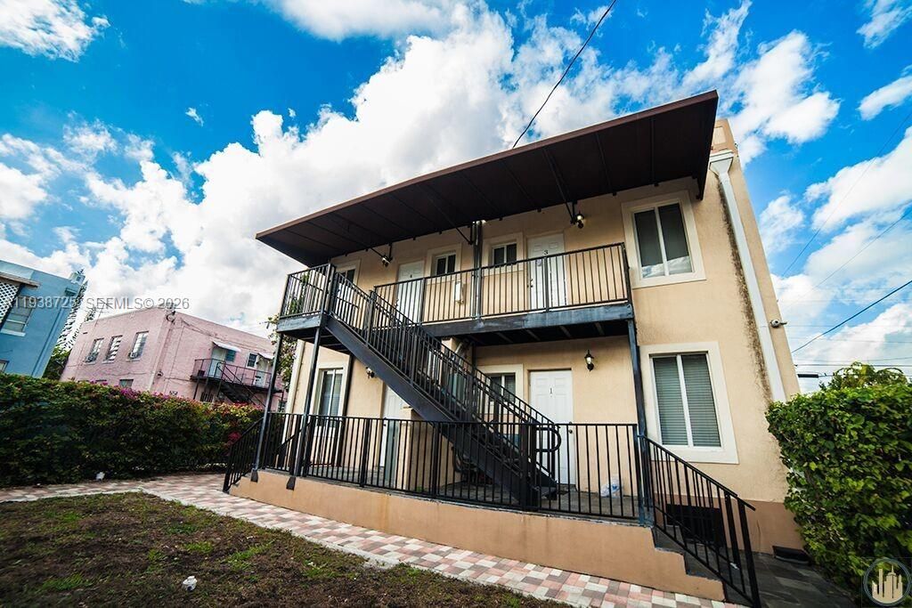 出租: $1,725 (1 贝兹, 1 浴室, 450 平方英尺)