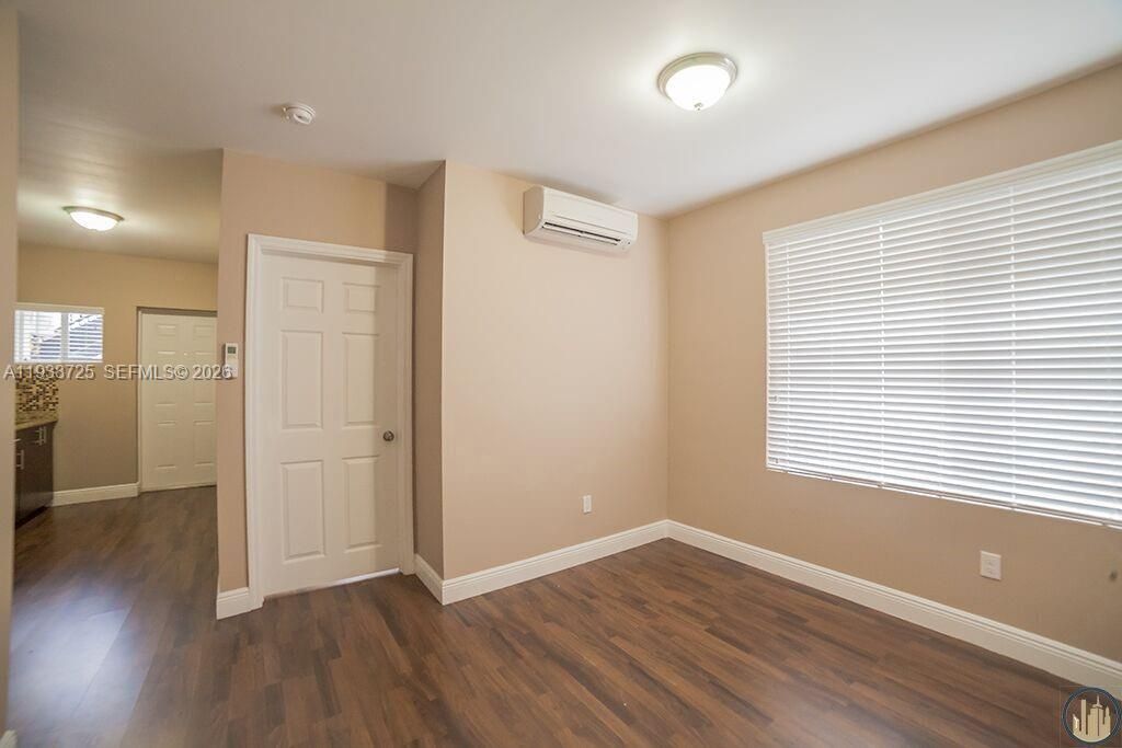 出租: $1,725 (1 贝兹, 1 浴室, 450 平方英尺)