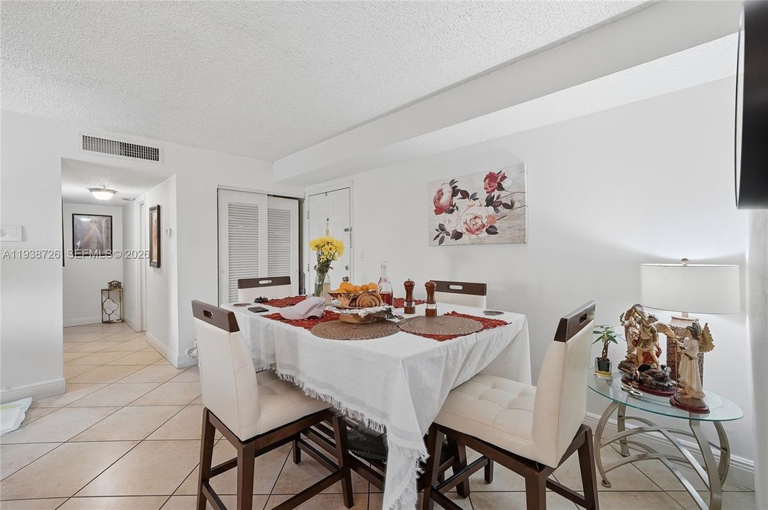 На продажу: $185,000 (2 спален, 2 ванн, 1458 Квадратных фут)