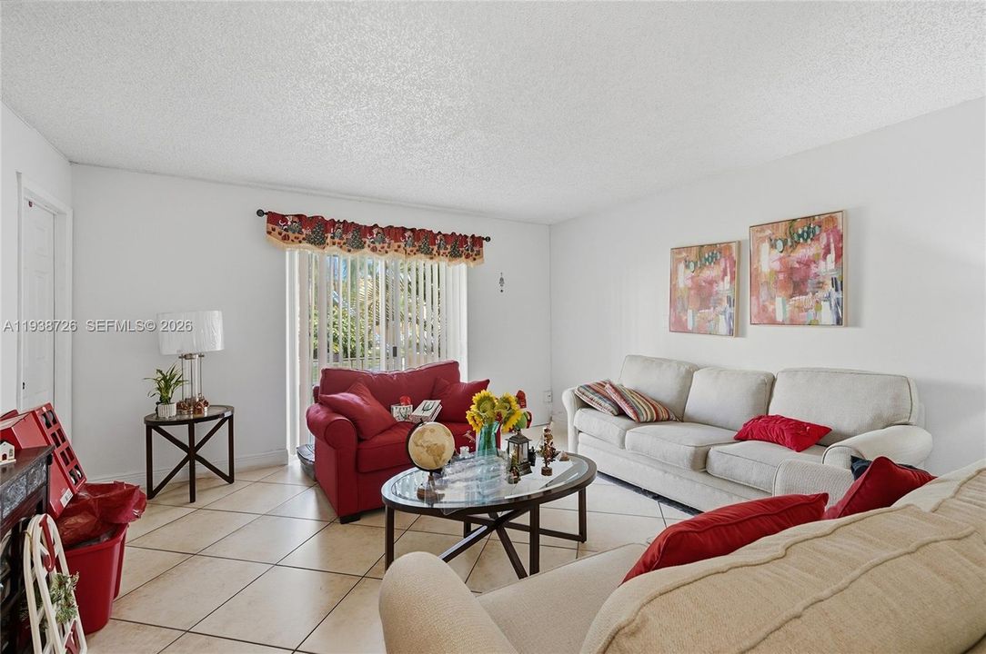 На продажу: $185,000 (2 спален, 2 ванн, 1458 Квадратных фут)