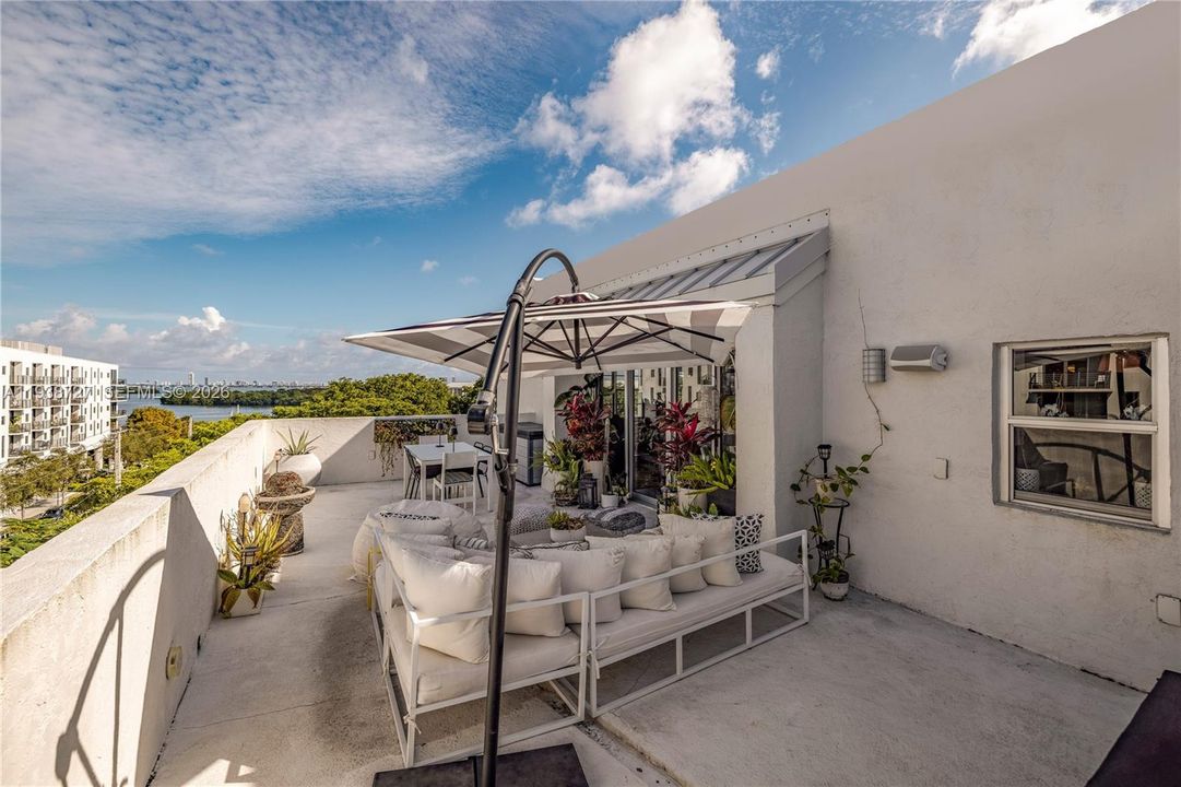 For Sale: $995,000 (4 beds, 4 baths, 2147 Square Feet)