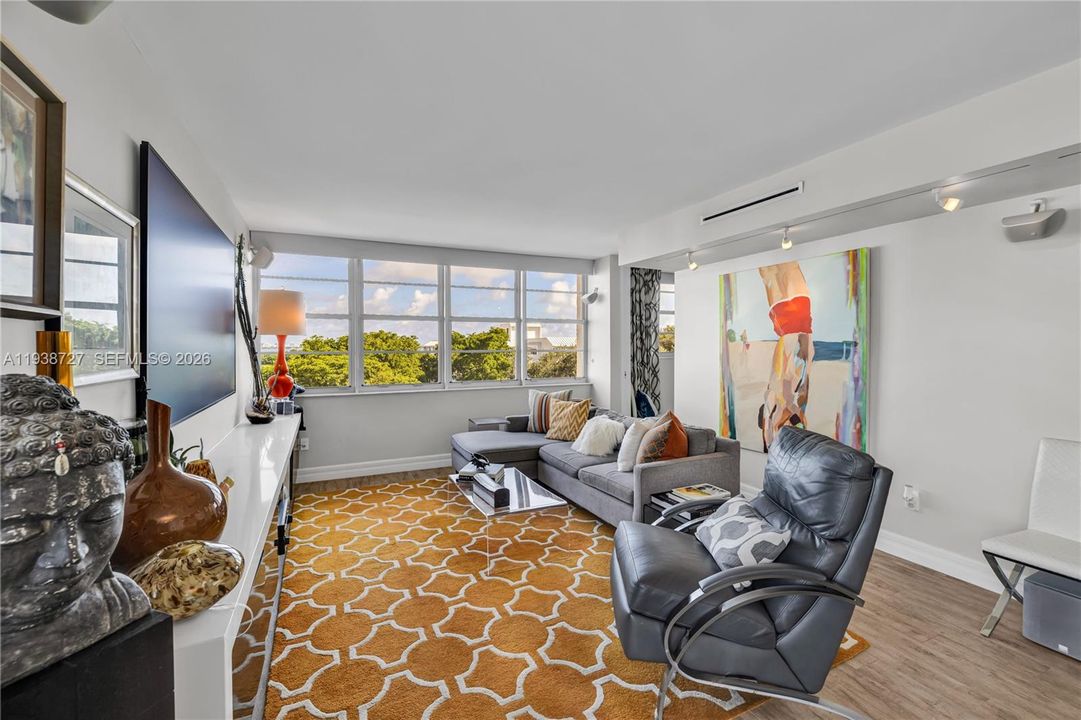 For Sale: $995,000 (4 beds, 4 baths, 2147 Square Feet)