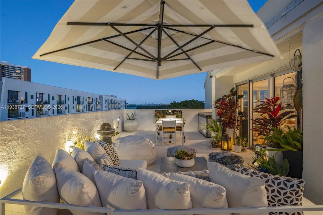 For Sale: $995,000 (4 beds, 4 baths, 2147 Square Feet)