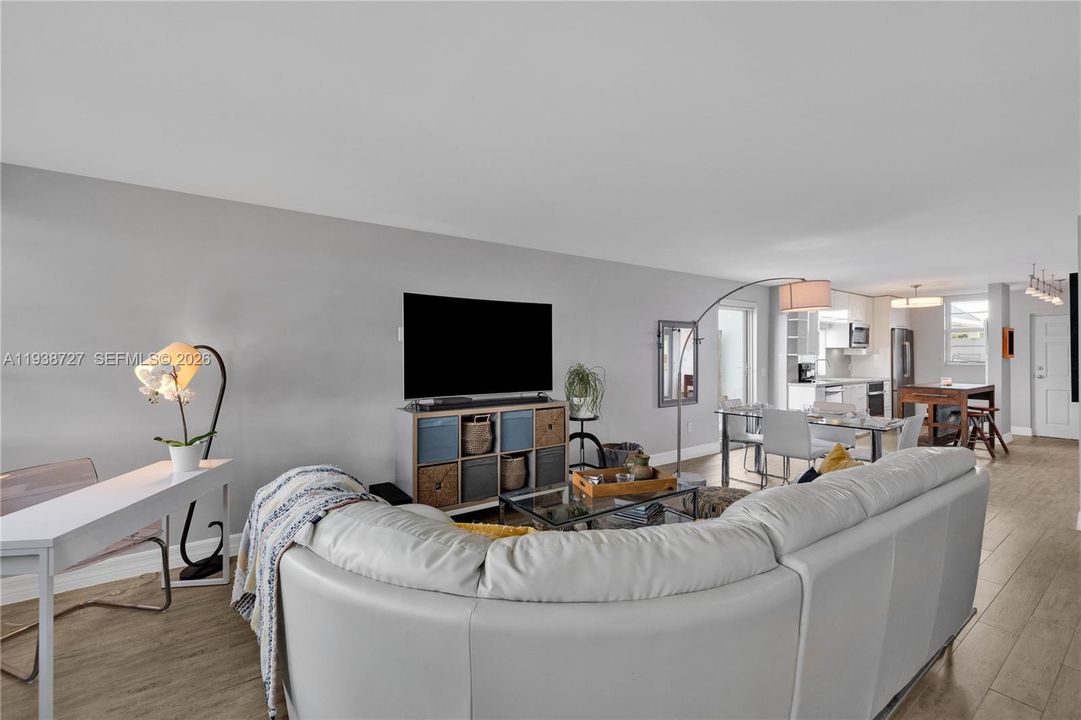 For Sale: $995,000 (4 beds, 4 baths, 2147 Square Feet)