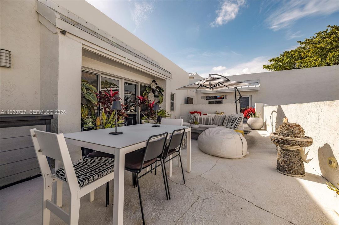 For Sale: $995,000 (4 beds, 4 baths, 2147 Square Feet)