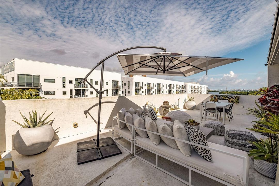 For Sale: $995,000 (4 beds, 4 baths, 2147 Square Feet)