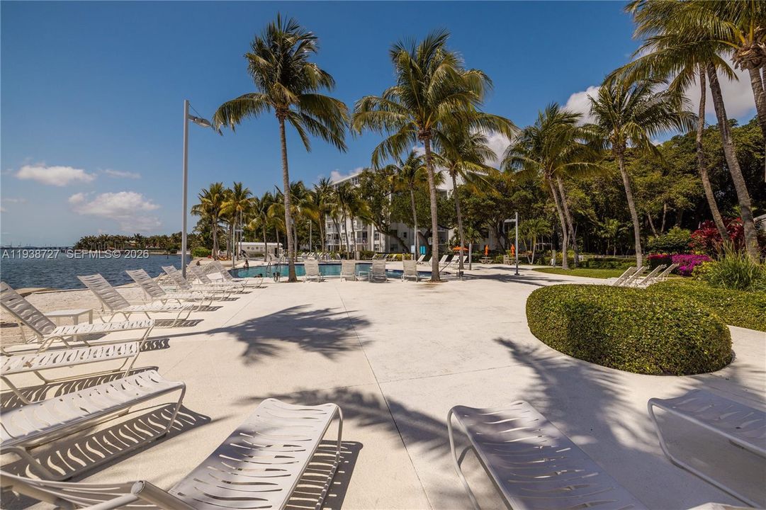 For Sale: $995,000 (4 beds, 4 baths, 2147 Square Feet)