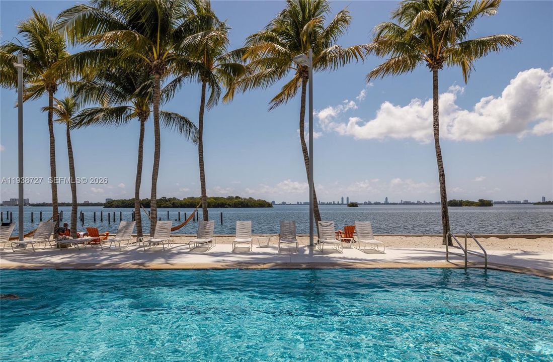 For Sale: $995,000 (4 beds, 4 baths, 2147 Square Feet)