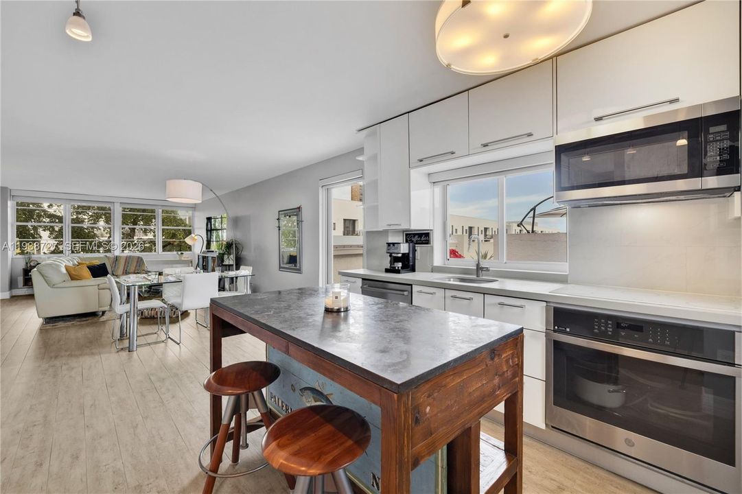 For Sale: $995,000 (4 beds, 4 baths, 2147 Square Feet)